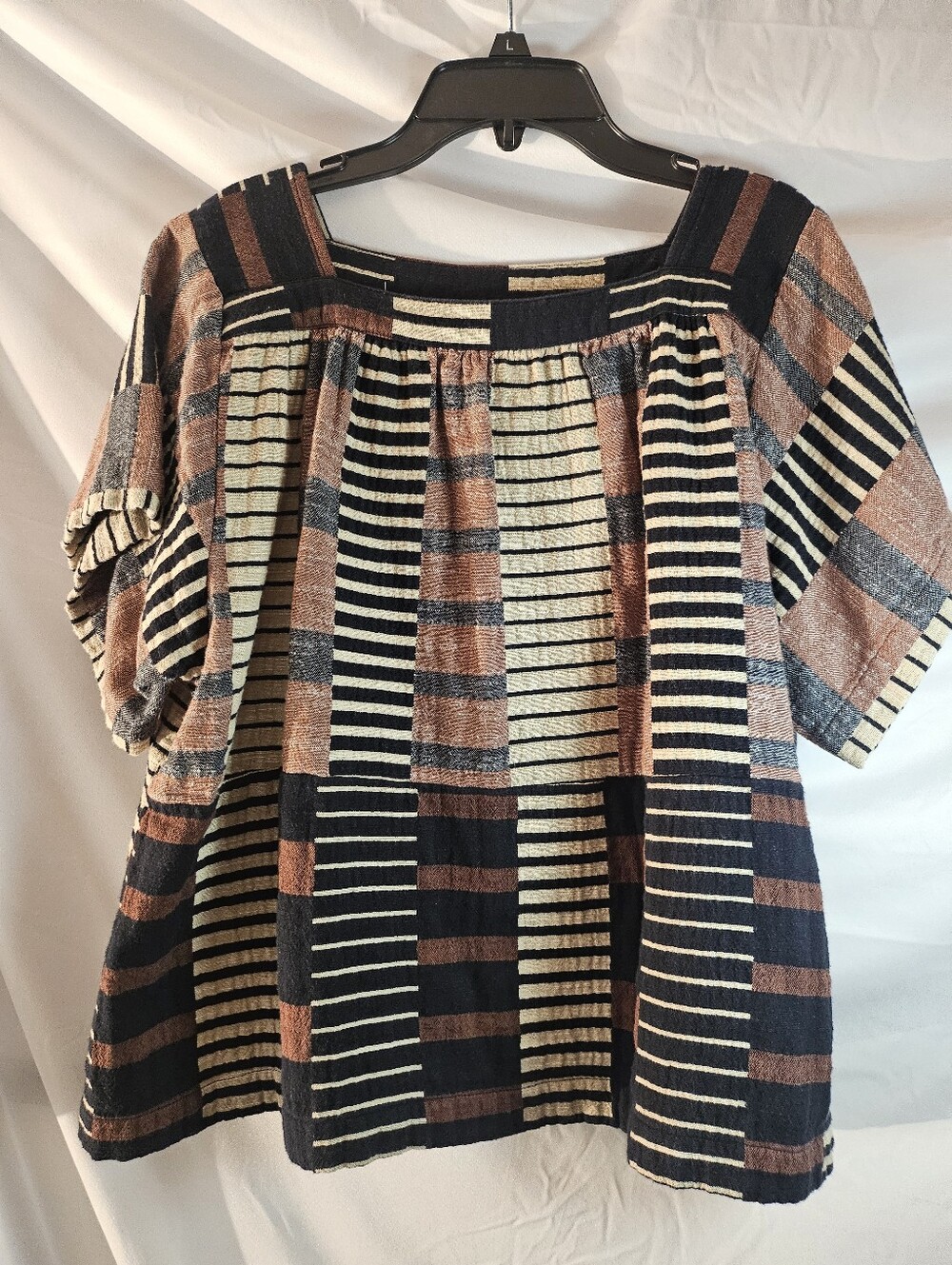 Ace and Jig Vista top in Lockwood Ir Cheshire textile. Lg